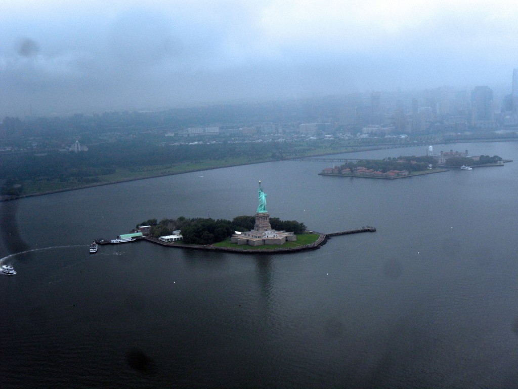 Ellis Island e a Estátua da Liberdade de cima