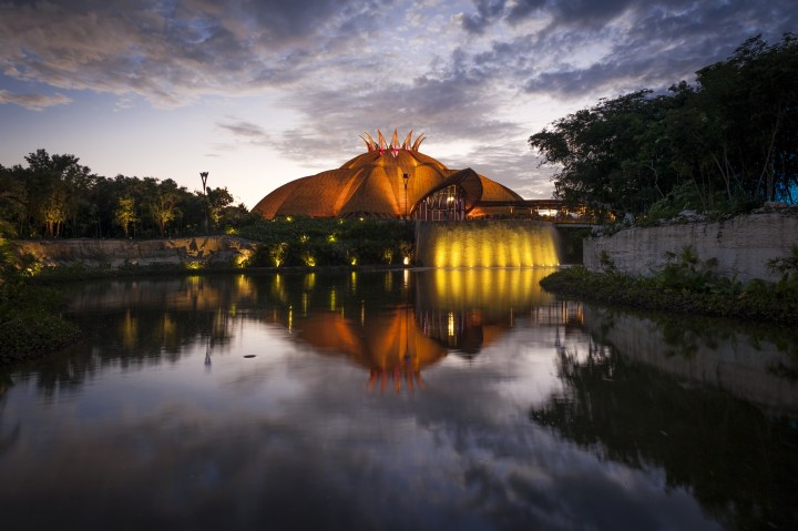 Joyà é um show do Cirque du Soleil para ver com crianças na Riviera Maya.