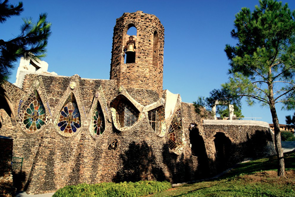 Cripta Guell de Antoni Gaudí, em Barcelona.