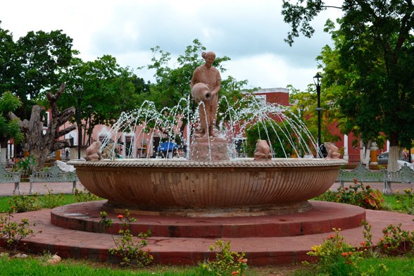 Parque principal de Valladolid. Aproveite o tradicional sorvete de coco! (Foto por Alejandra Ramírez).