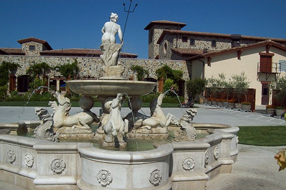 Entrada principal de uma adega de vinhos em Sonoma, Califórnia