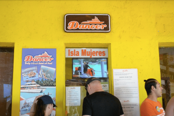Bilheteria do Dancer Cruise no "El Embarcadero", quilômetro 4 da Zona Hoteleira de Cancun