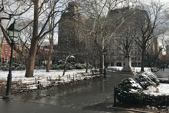 Caminho para o Washington Square Park no tour por cenários de séries e cinema em Nova York